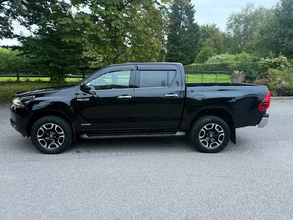 Toyota hilux invincible - Image 3