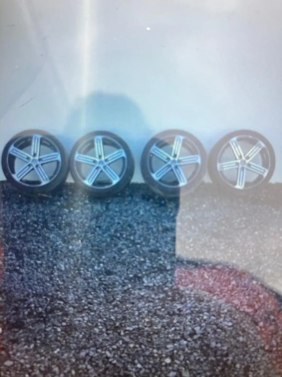 Alloy wheels. 18 Inch - Image 1