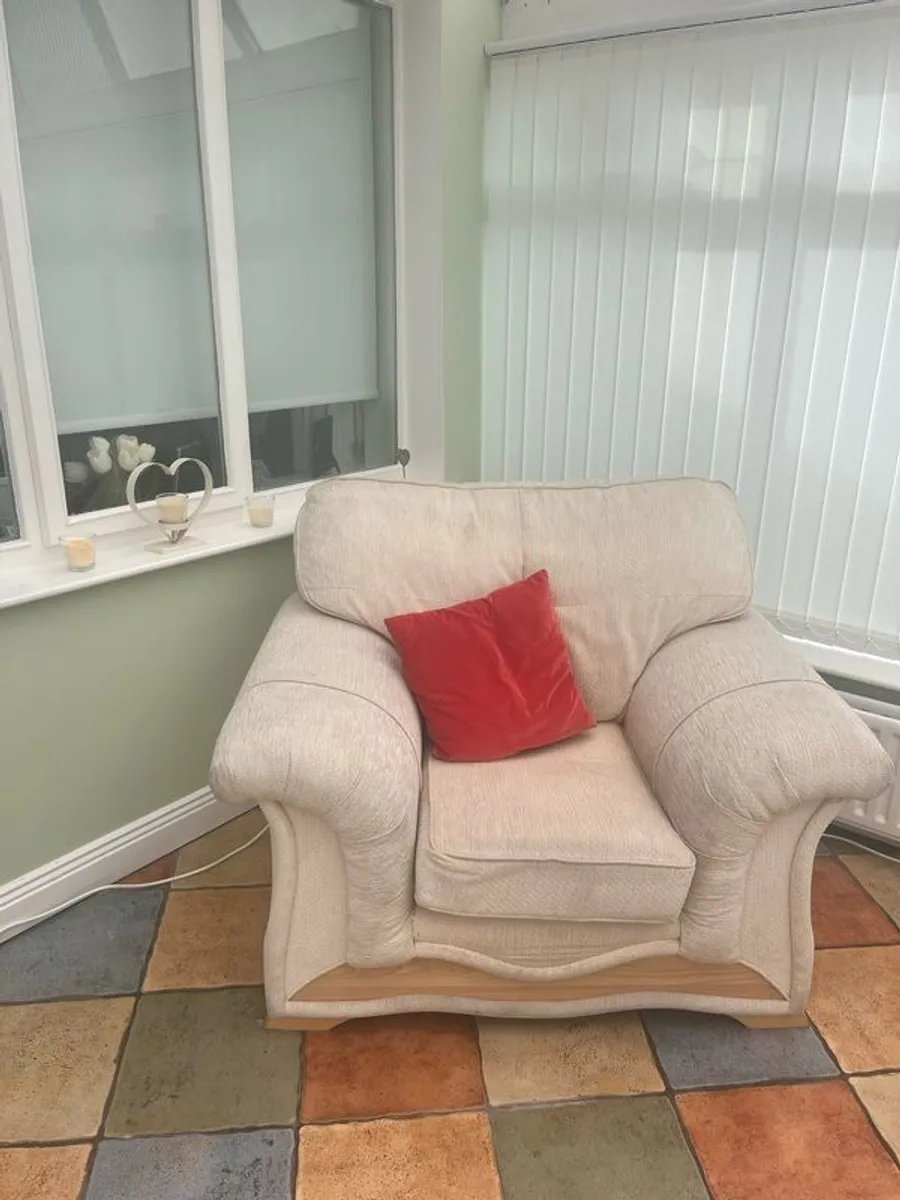 Cream 3 seater sofa for sale. Very good condition, just needs a professional clean. - Image 3