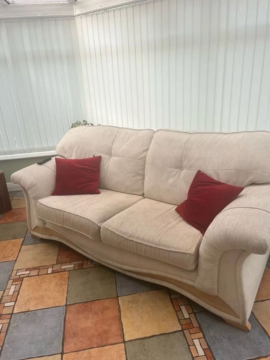 Cream 3 seater sofa for sale. Very good condition, just needs a professional clean. - Image 4