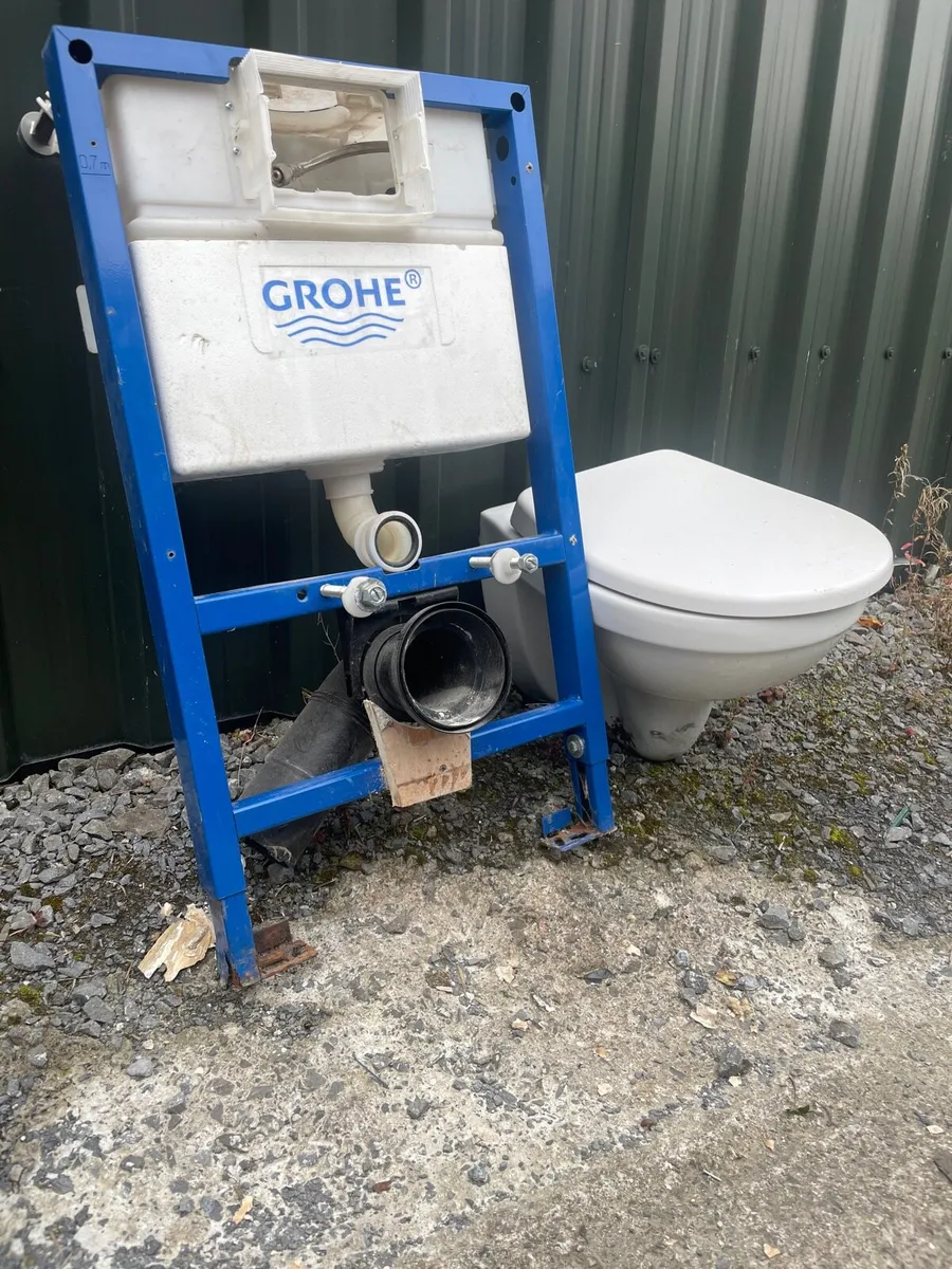 Toilet - Image 2