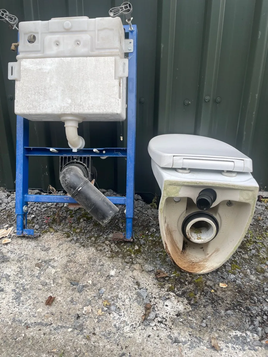 Toilet - Image 4