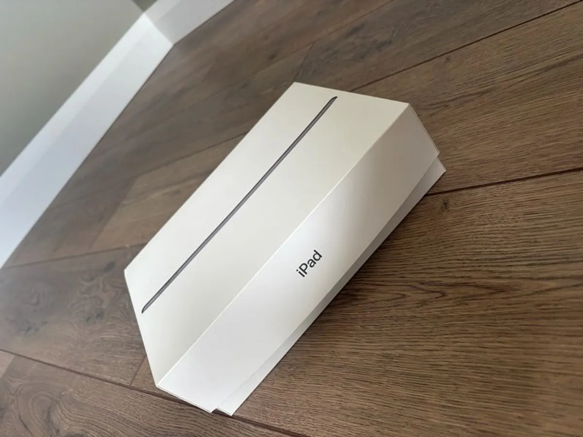 Ipad 8th gen WIFI 32gb - Image 2