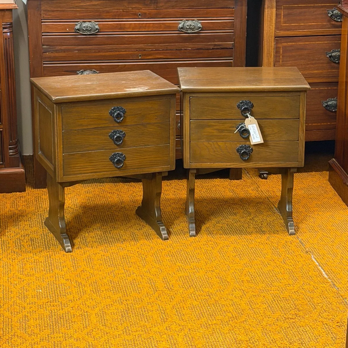 Pairs of vintage bedside lockers - Image 3