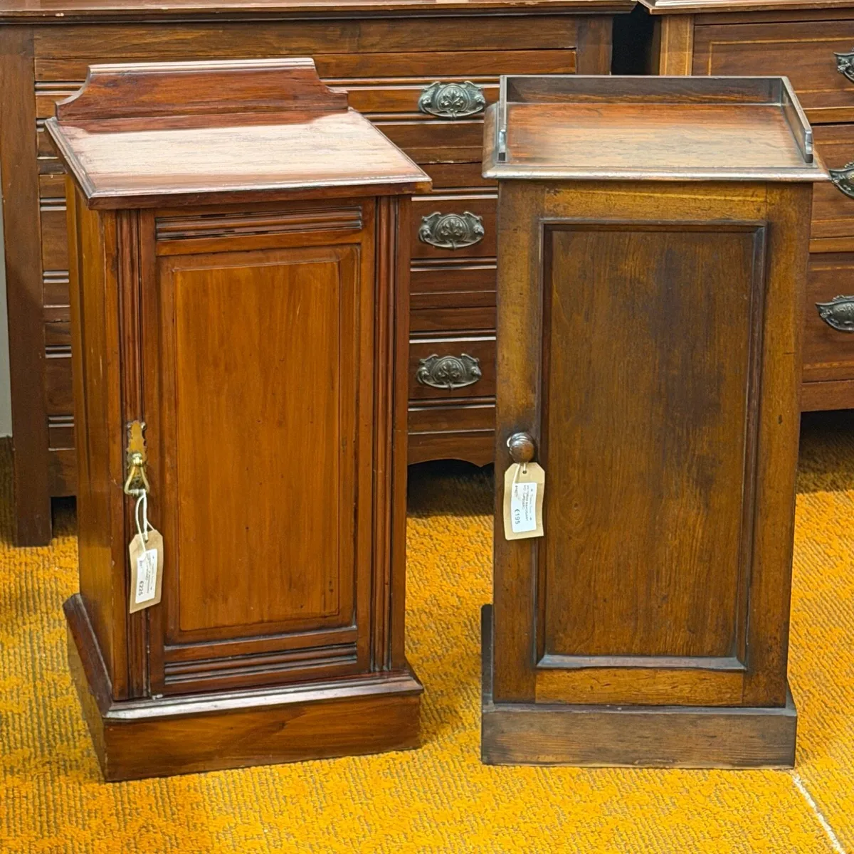 Pairs of vintage bedside lockers - Image 4