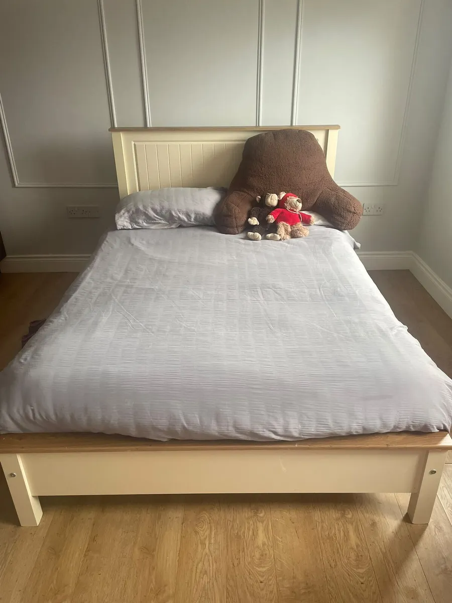 Double bed - Image 1