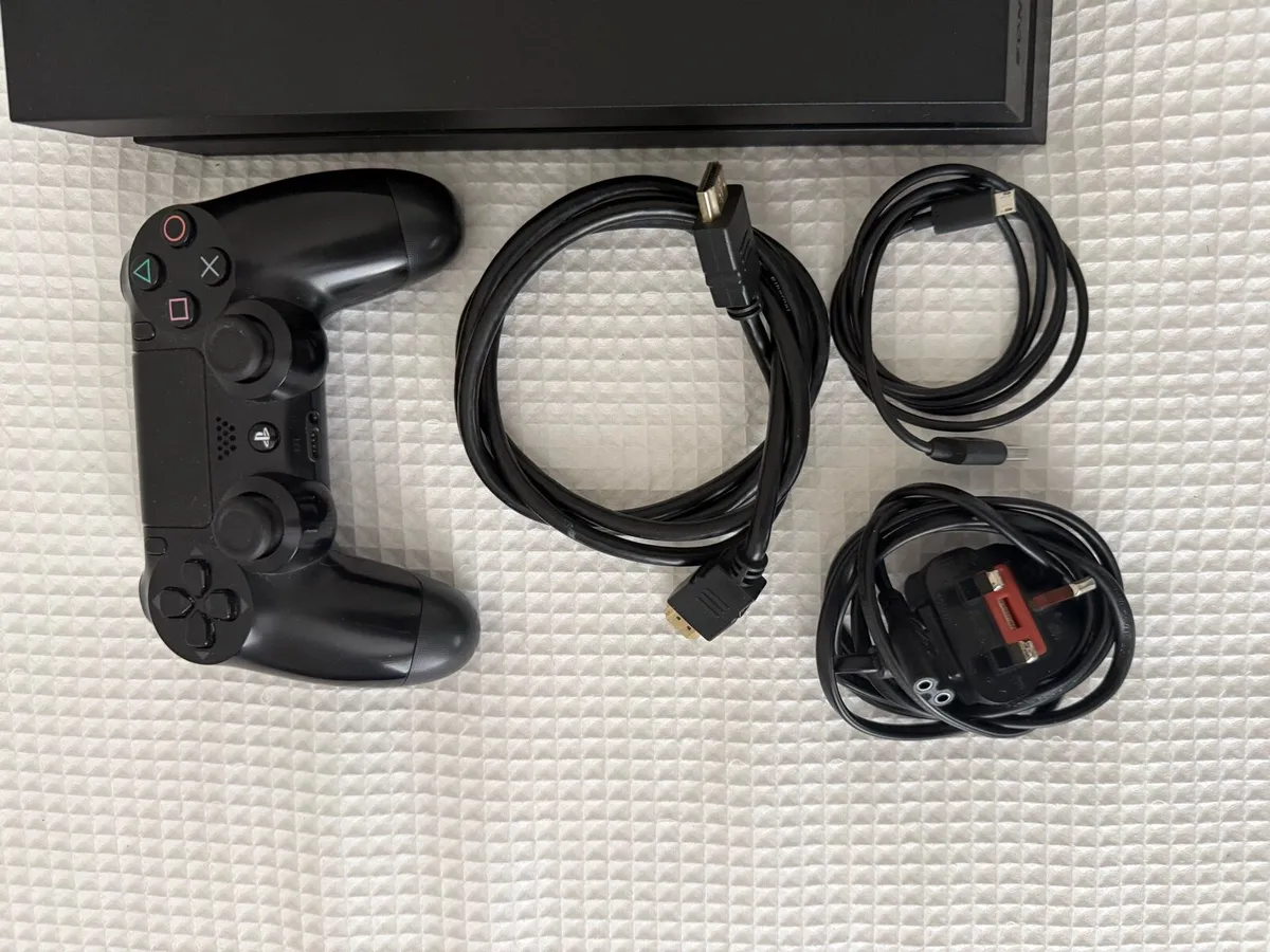 Sony PS4 For Sale Excellent Condition - Image 3