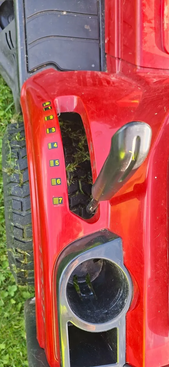Mountfield 1538H Hydro 38" Ride-On Lawn Mower - Image 3
