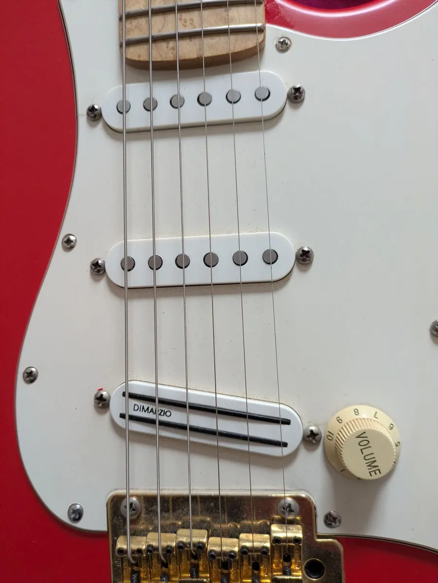GUITAR CUSTOM  STRATOCASTER  GUITAR - Image 1