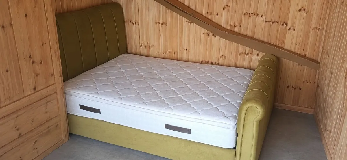 Beautiful emerald green velvet Bed frame - Image 2