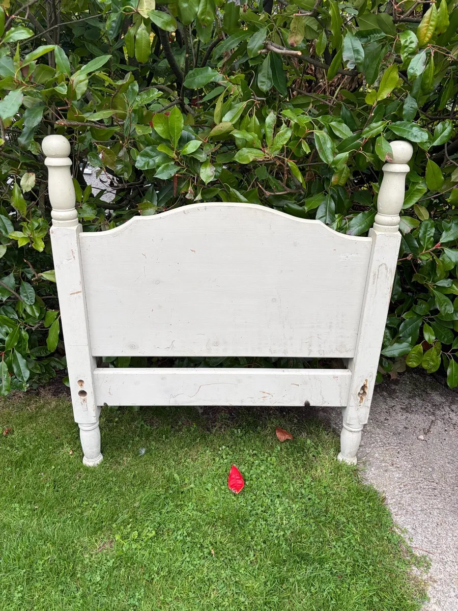 4 Solid Pind headboards