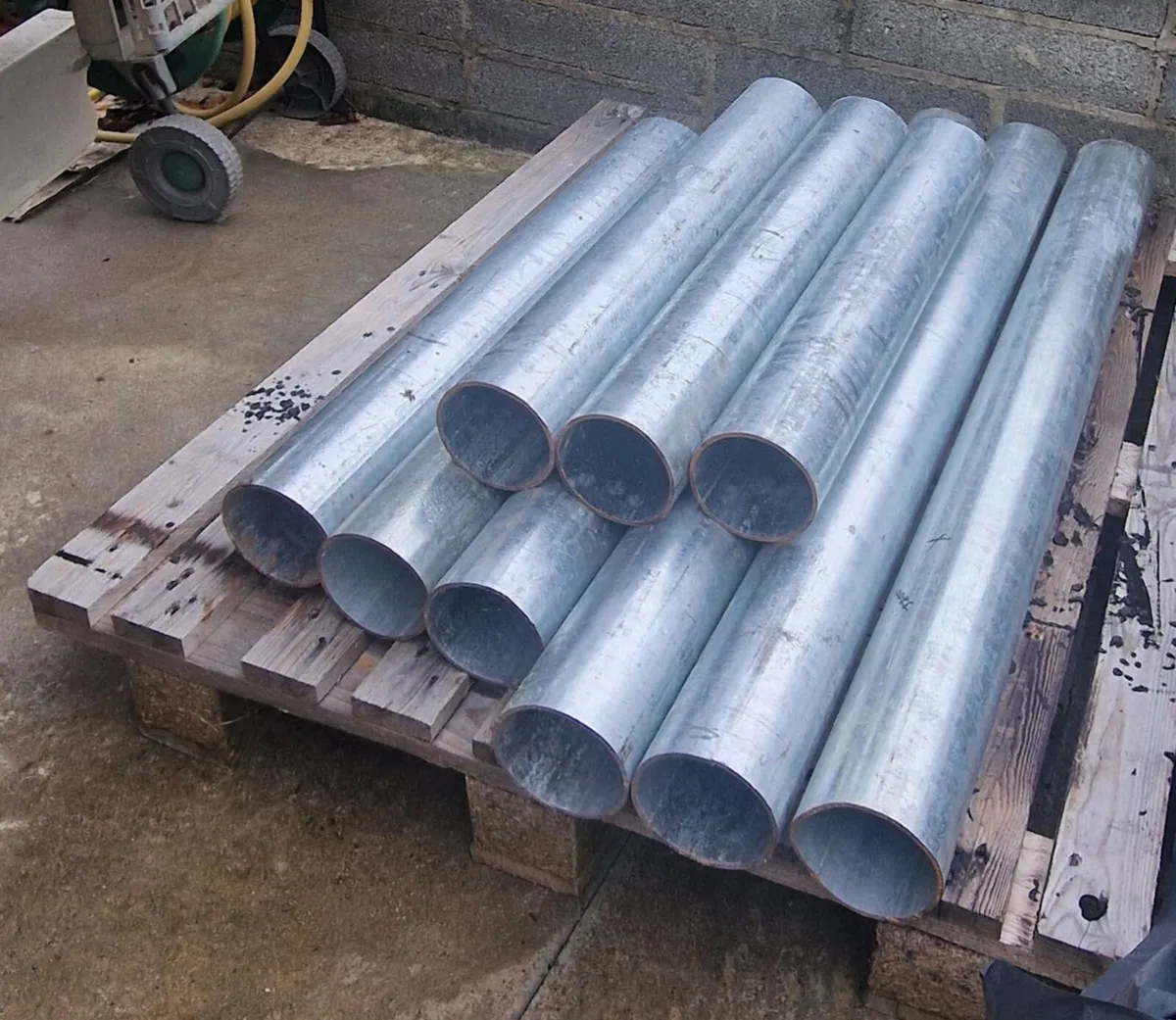 Galvanised pipe - Image 1