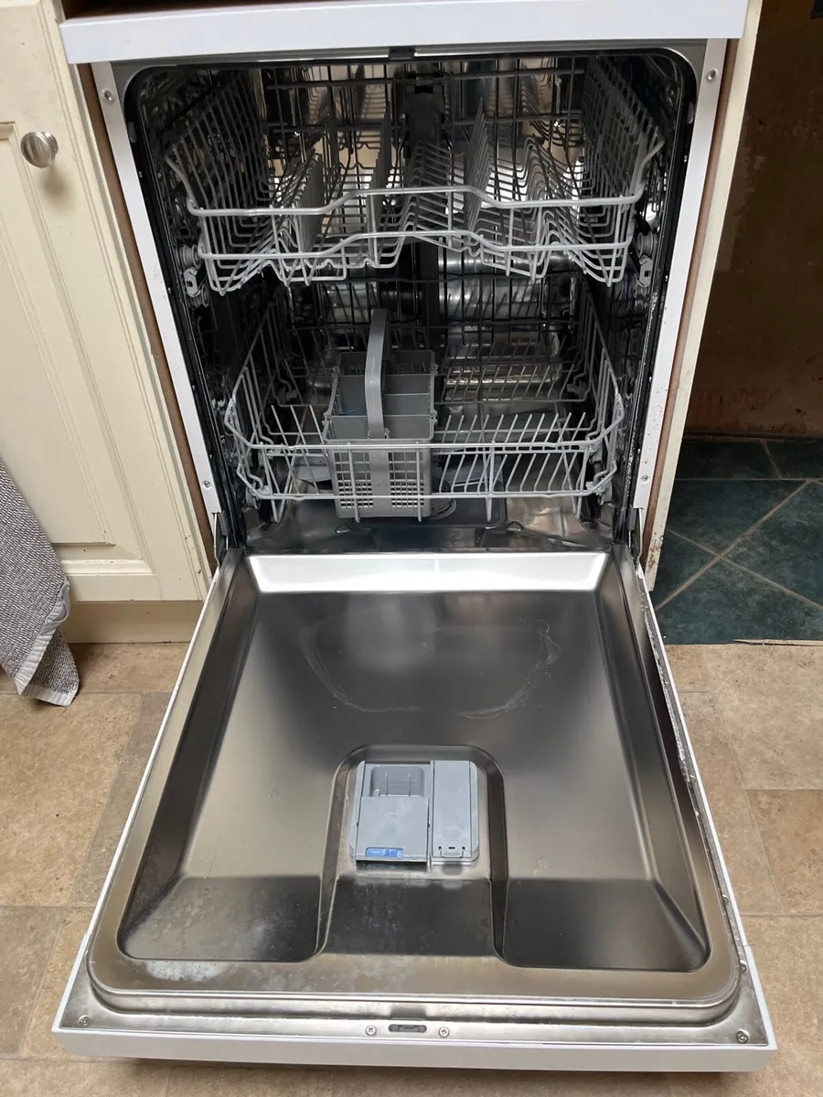 Dishwasher - Image 1