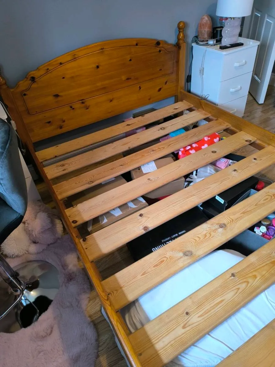 Double bed - Image 1