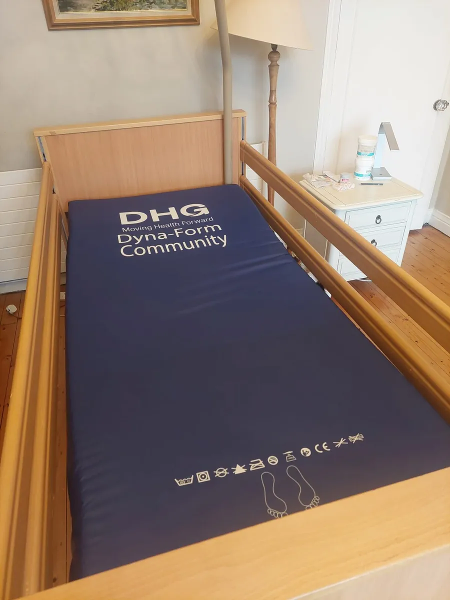 Adult electric orthopaedic bed - Image 1