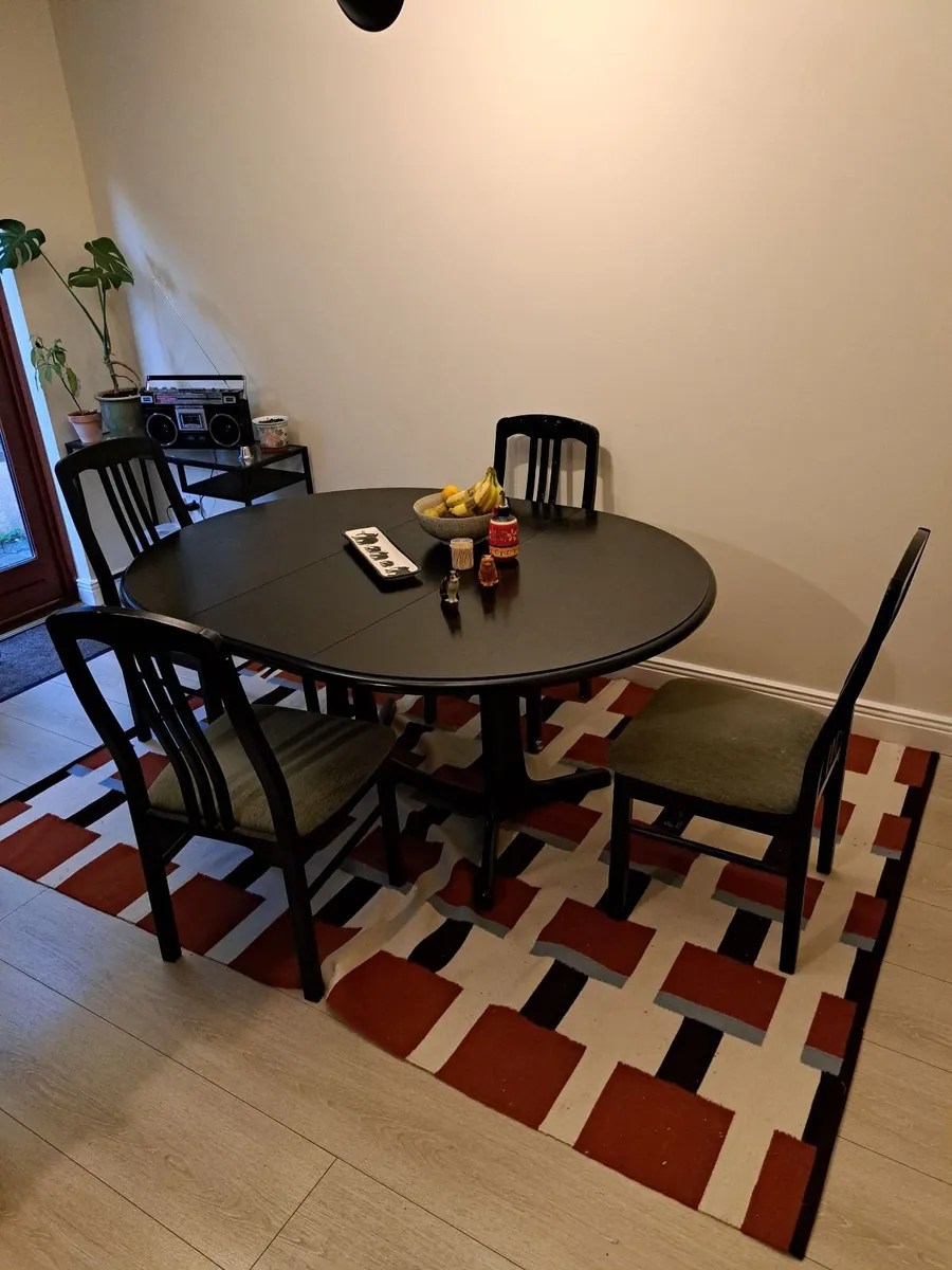 Dining table with 4 chairs - Image 1
