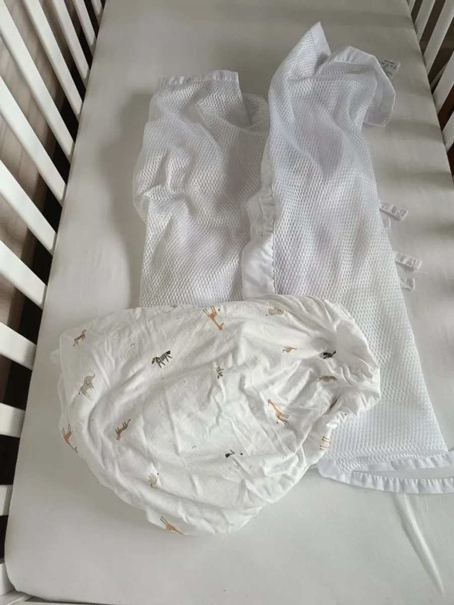 Baby cot - like new - Image 4