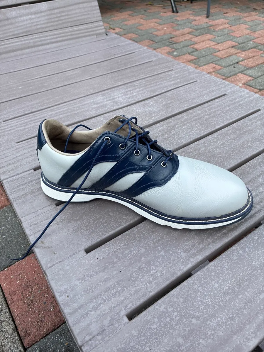 Golf shoes - Image 1