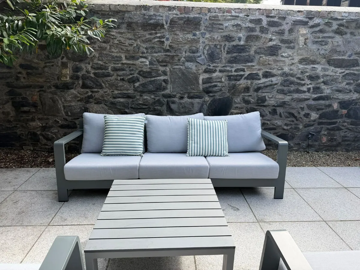 Outdoor furniture - Image 2