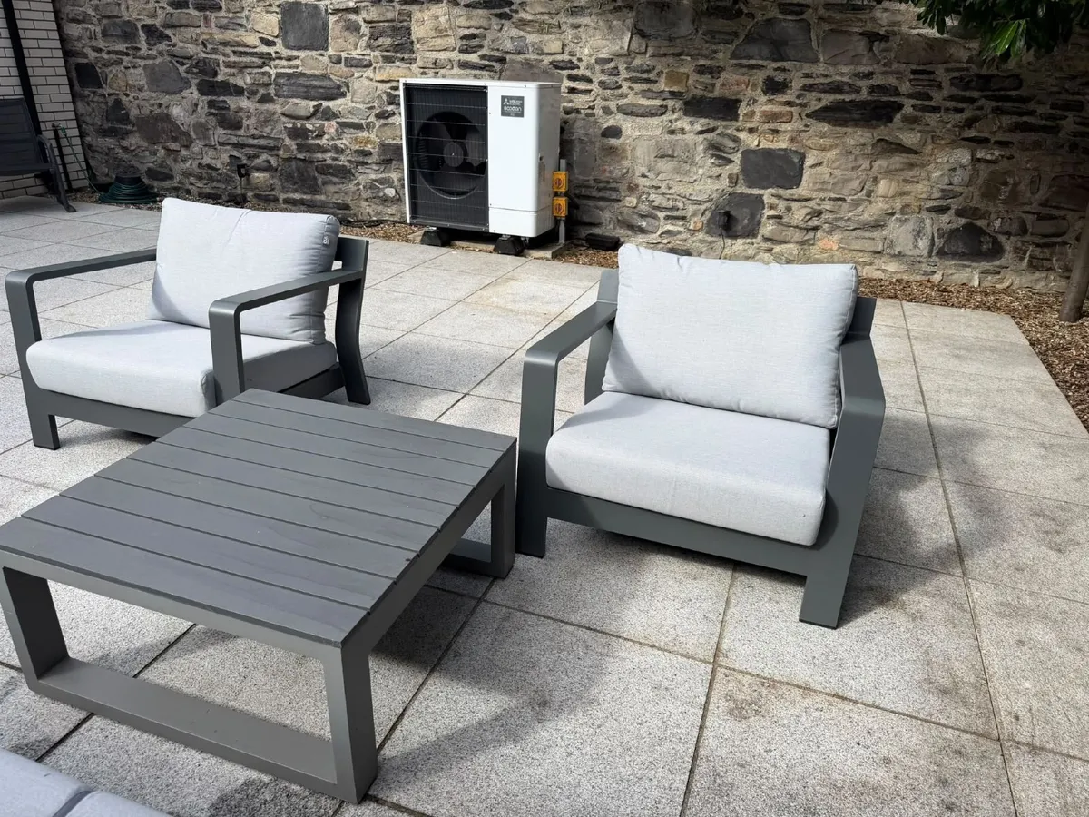 Outdoor furniture - Image 3