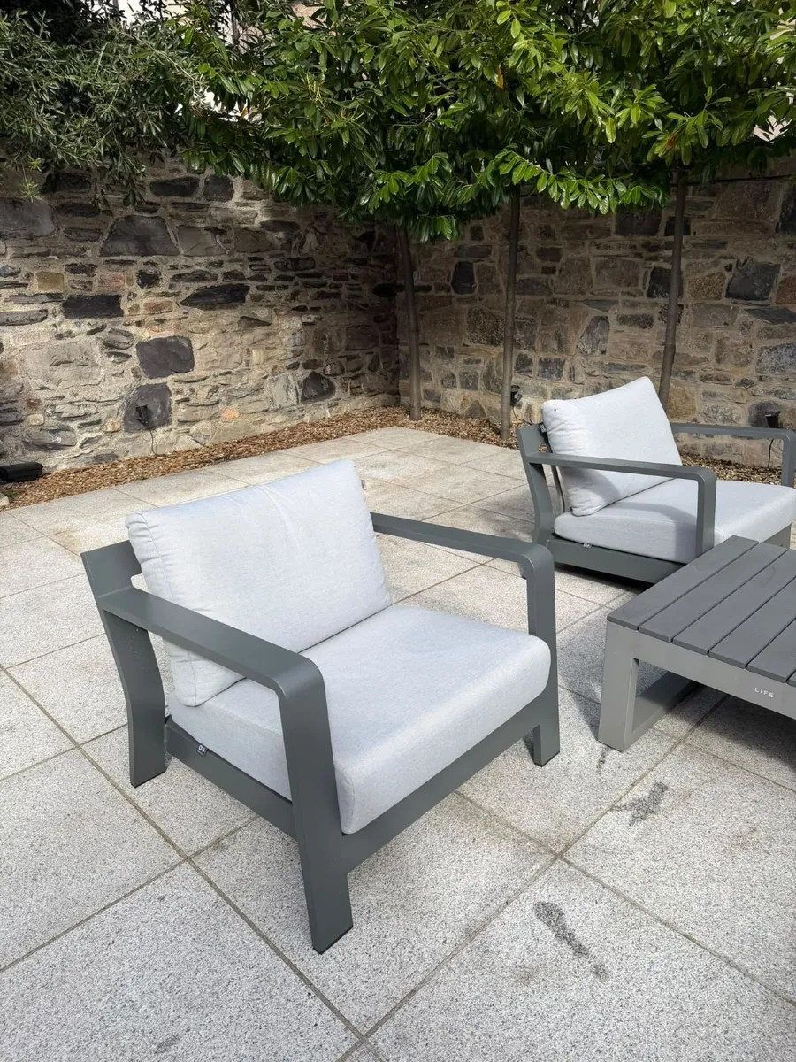 Outdoor furniture - Image 4