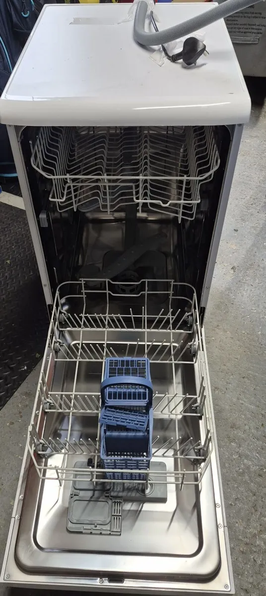 New Indesit Dishwasher ( DF5B1 G1 ) - Image 2