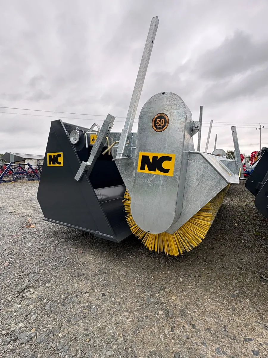 New NC Bucket Sweeper 7' 9 (Manitou) - Image 1