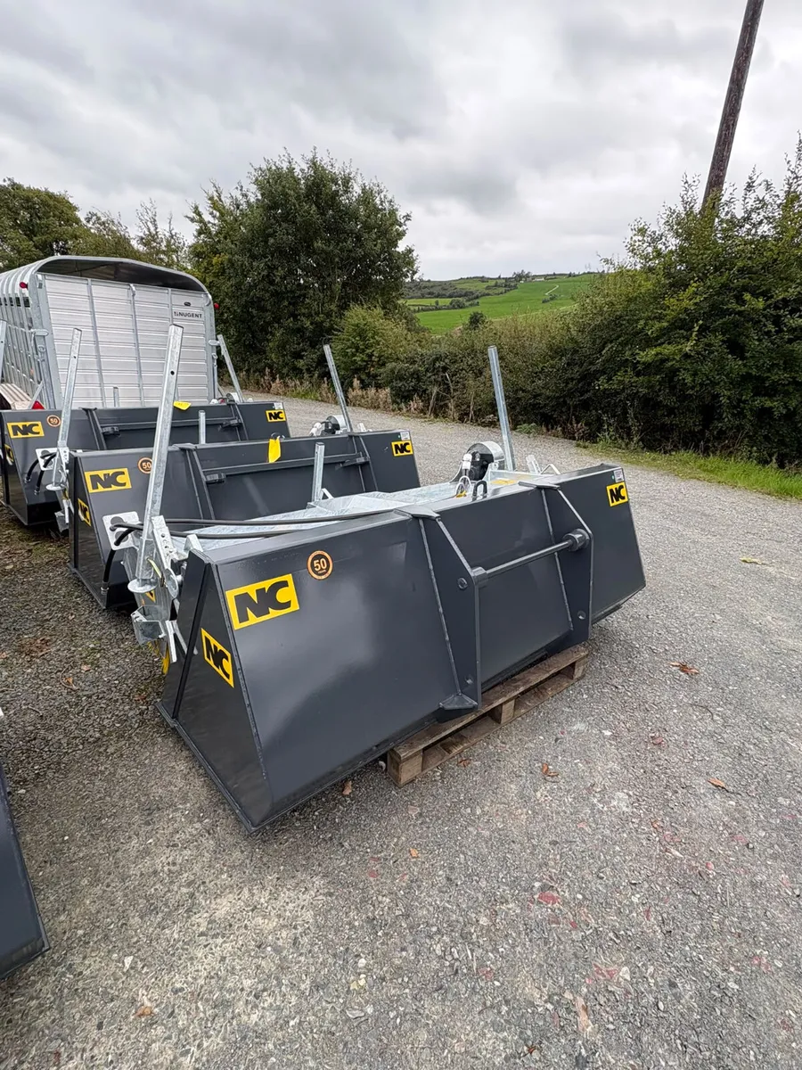 New NC Bucket Sweeper 7' 9 (Manitou) - Image 3