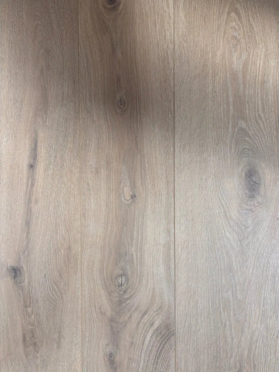 All new laminated flooring with delivery - Image 3