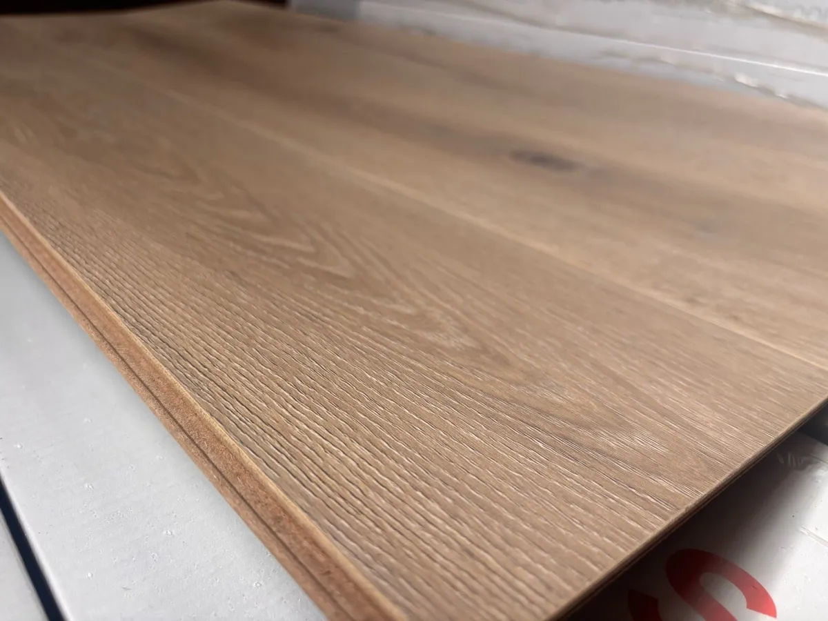All new laminated flooring with delivery - Image 4