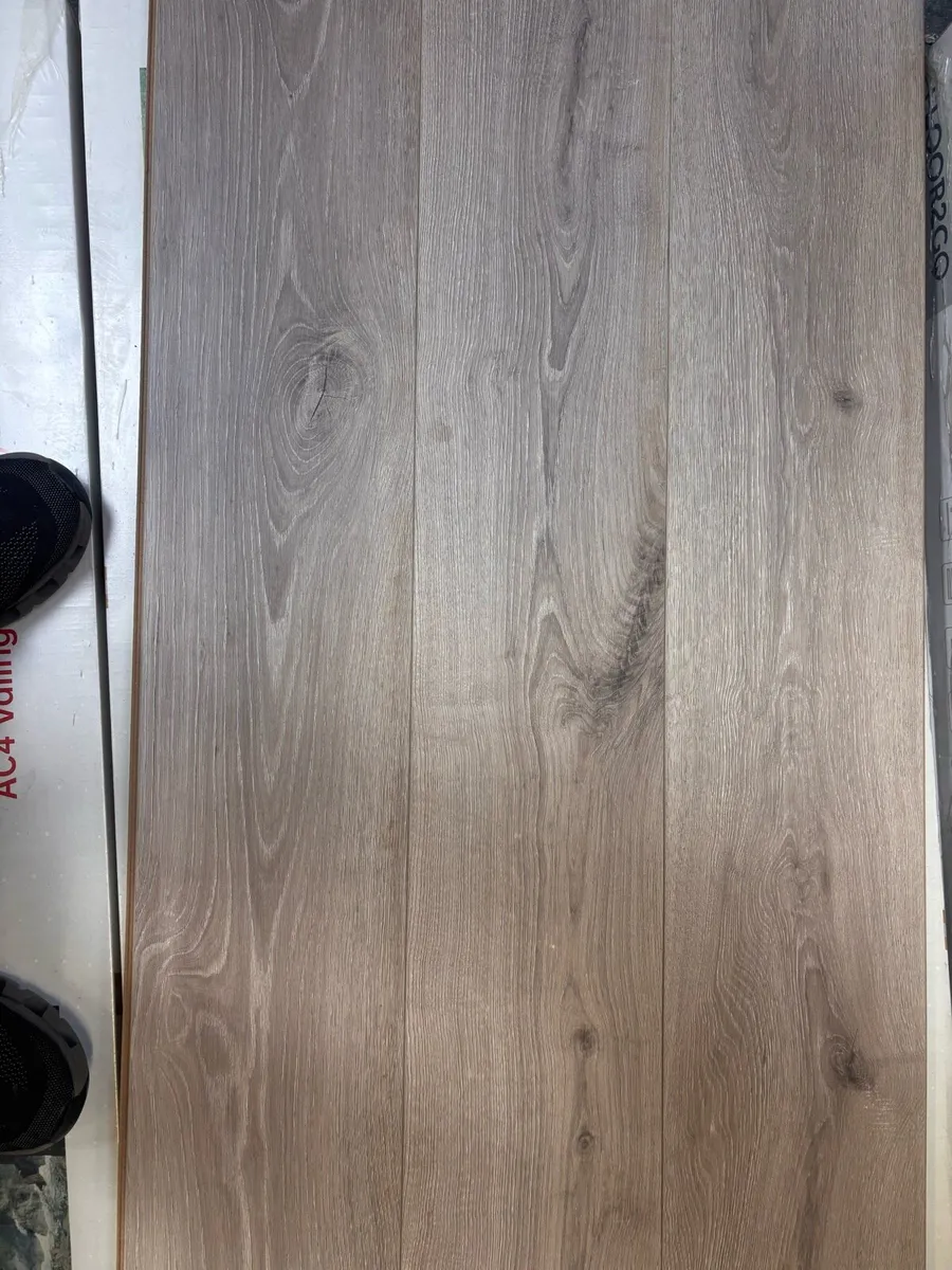 All new laminated flooring with delivery - Image 1