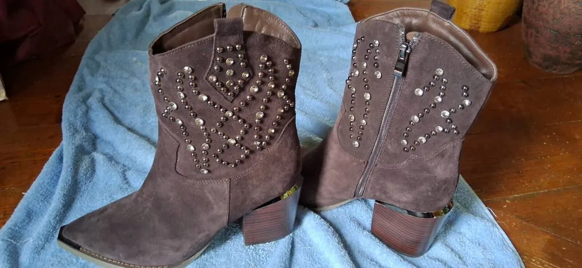 Leather ankle boots - Image 1