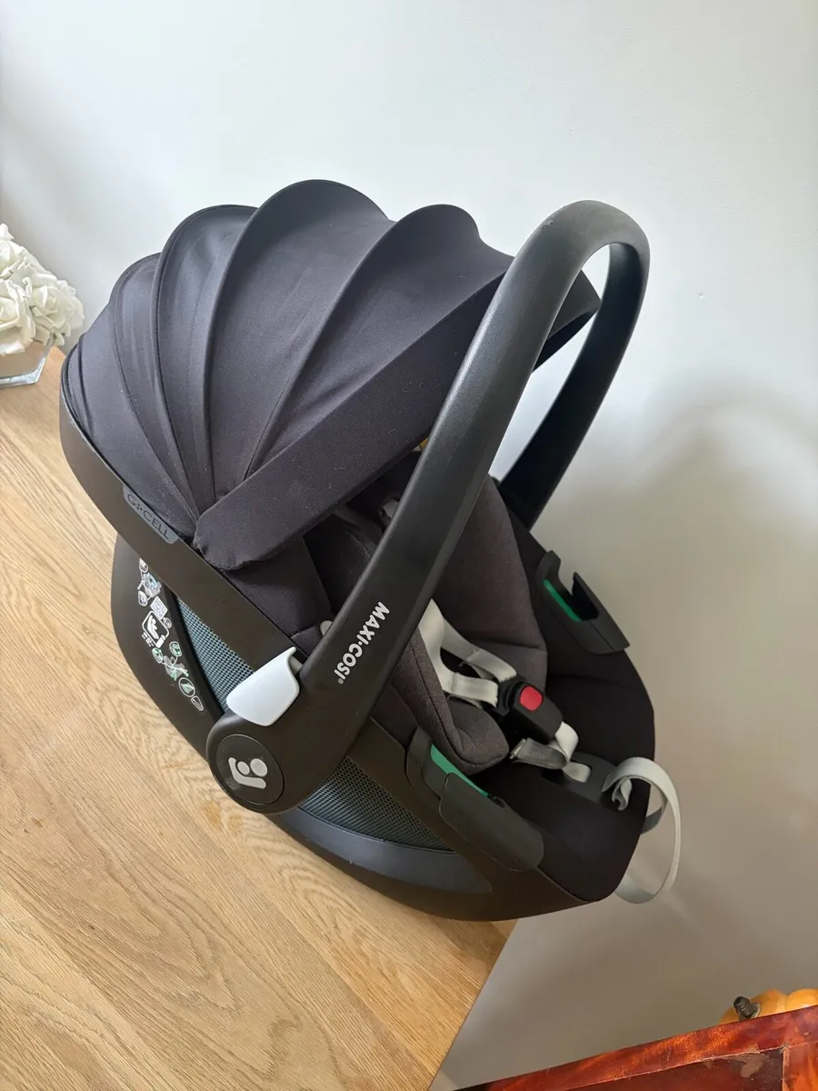 Maxi - Cosi pebble car Seat and 2 Bases - Image 1
