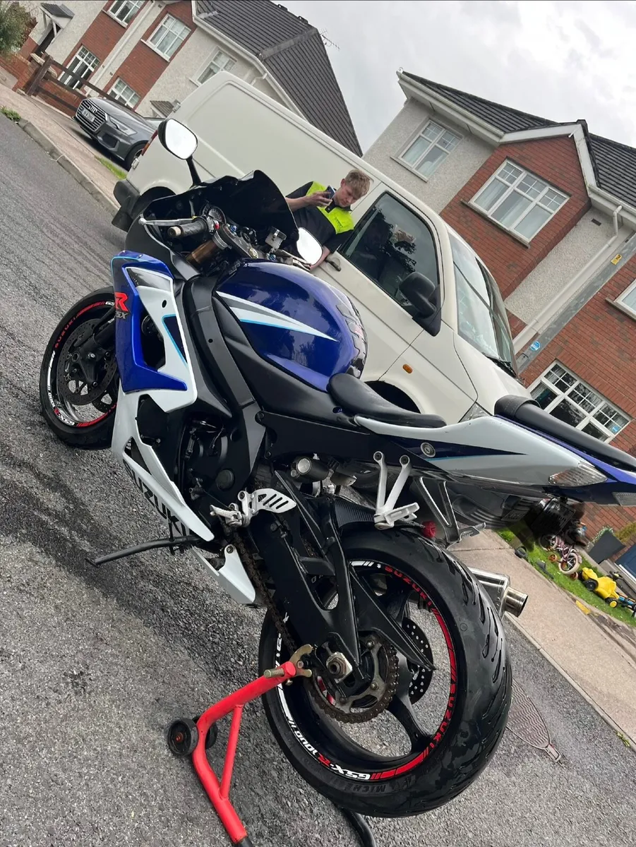 SUZUKI GSXR1000K5 €3950 - Image 4