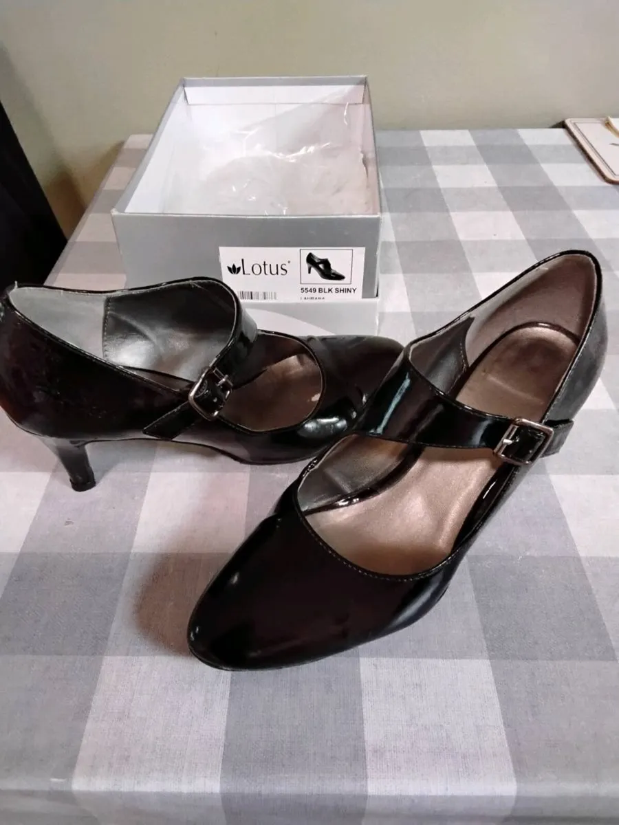 Ladies Shoes - Image 3