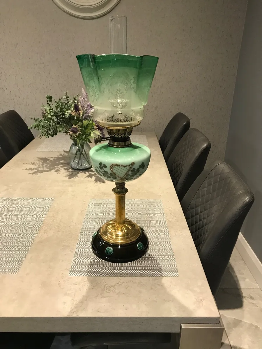 Antique oil lamp - Image 1