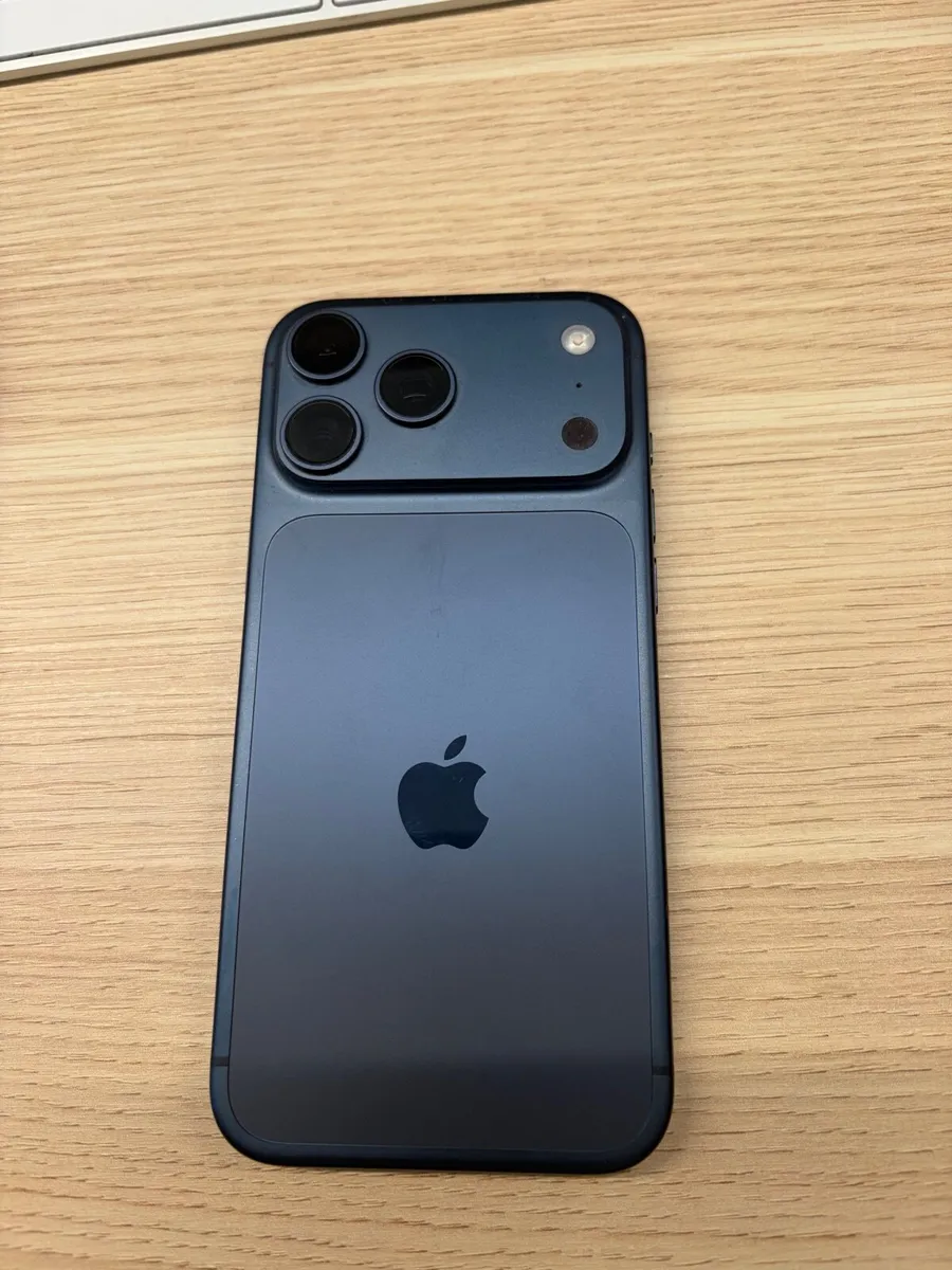 iPhone 17 pro max - Image 1