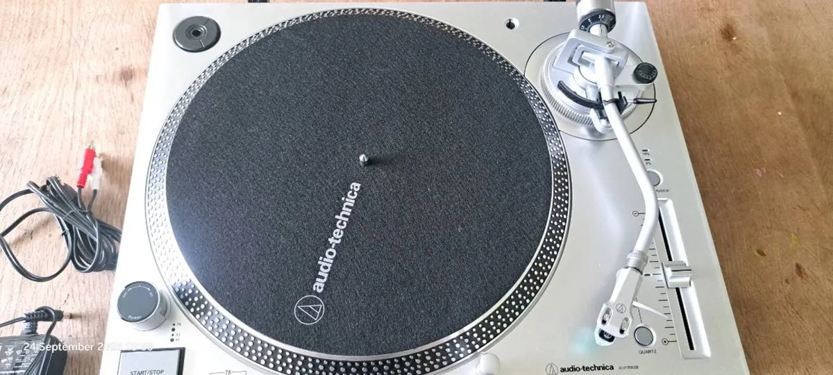 Audio Technica record player - Image 3