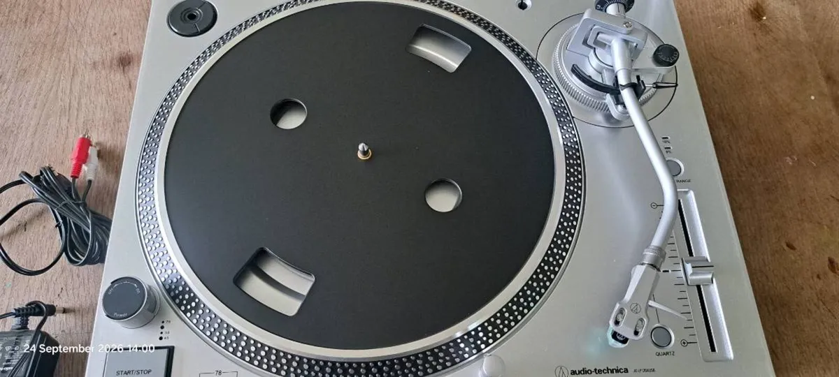 Audio Technica record player - Image 4