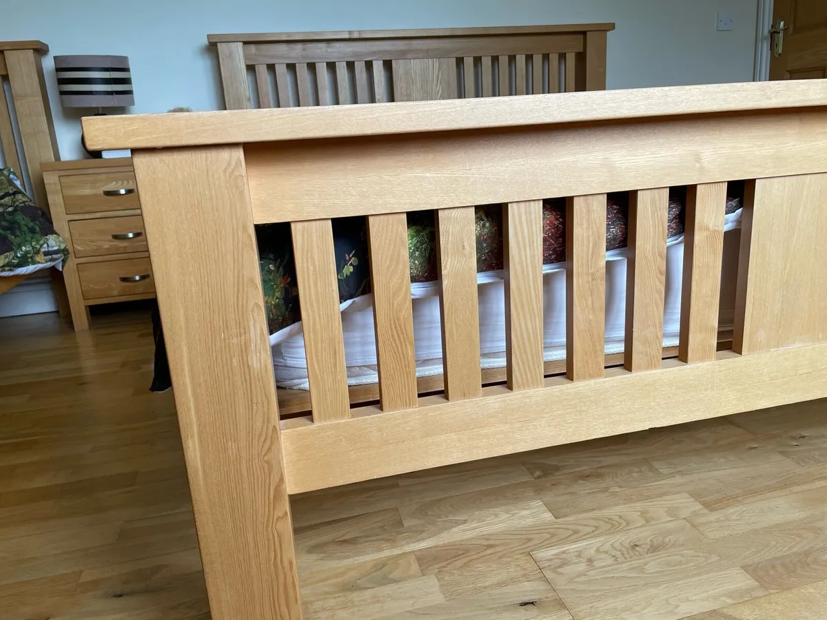 Queen bed - Image 2