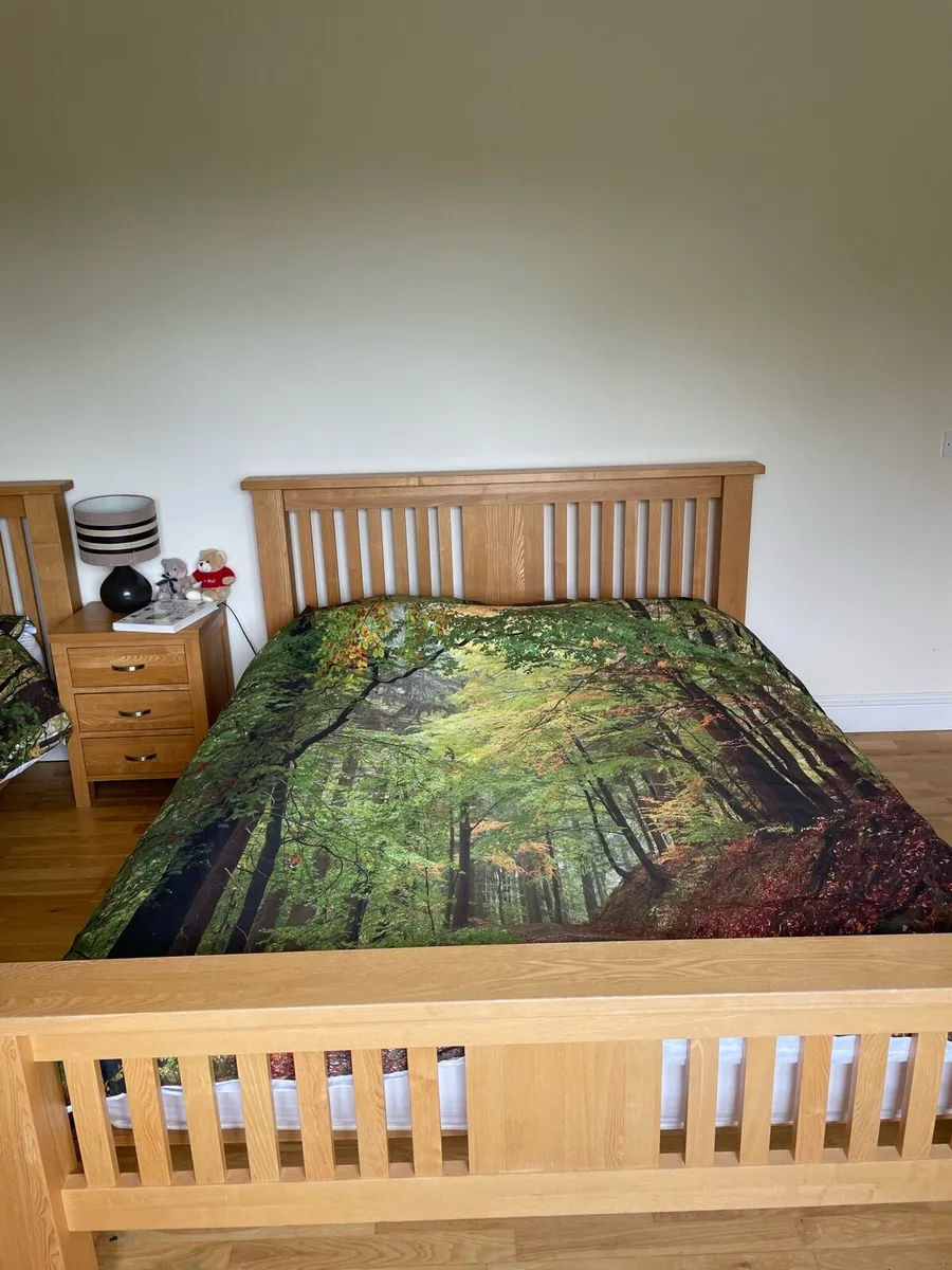 Queen bed - Image 1