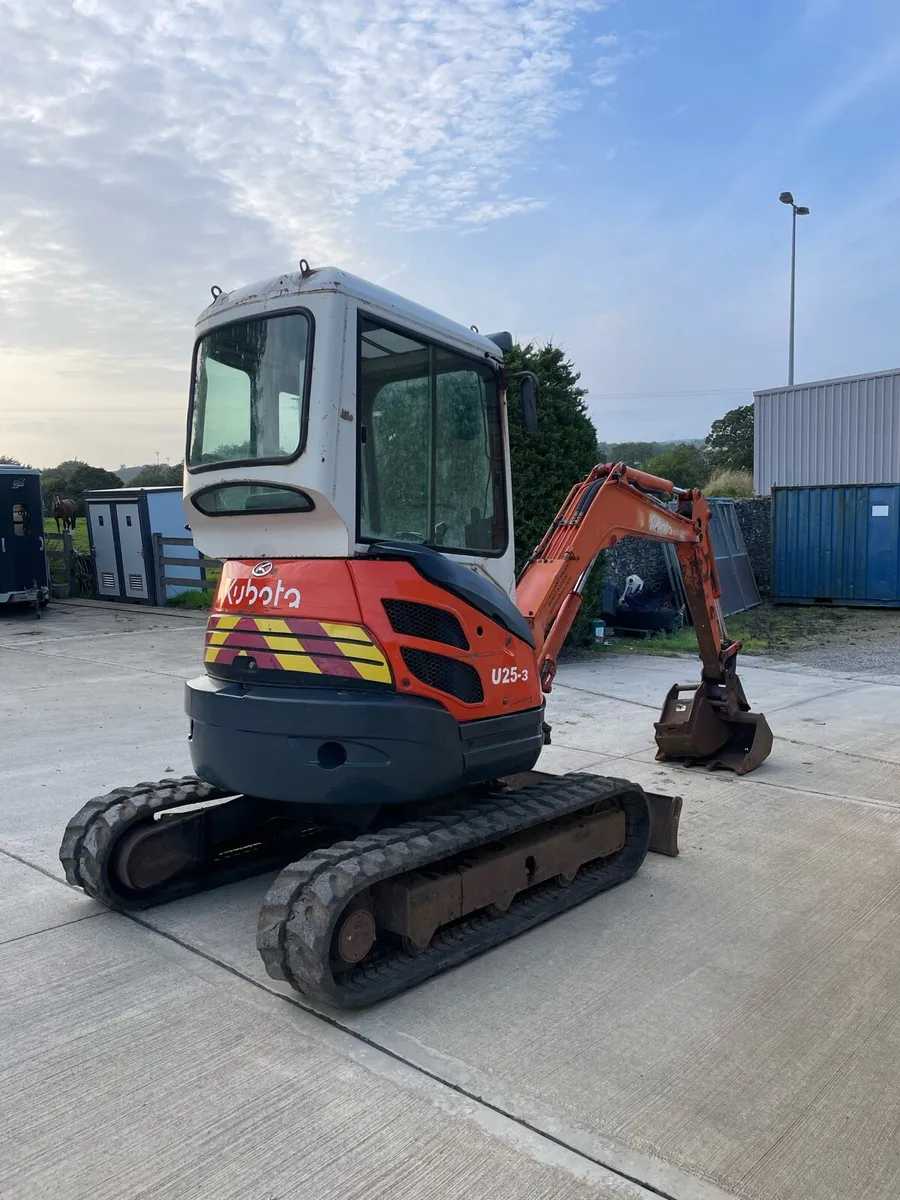 Kubota 25-3 Digger - Image 2
