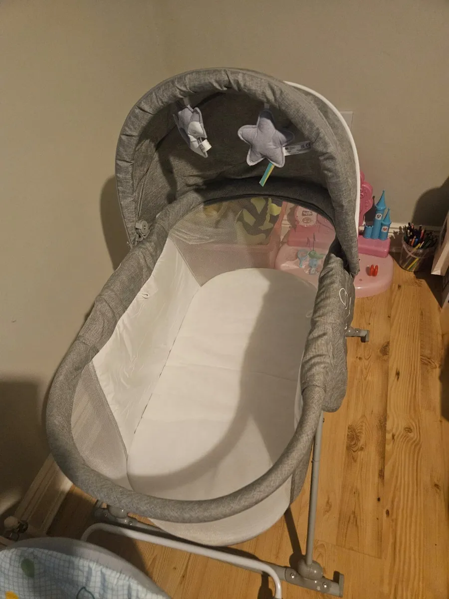 Travel cot - Image 1