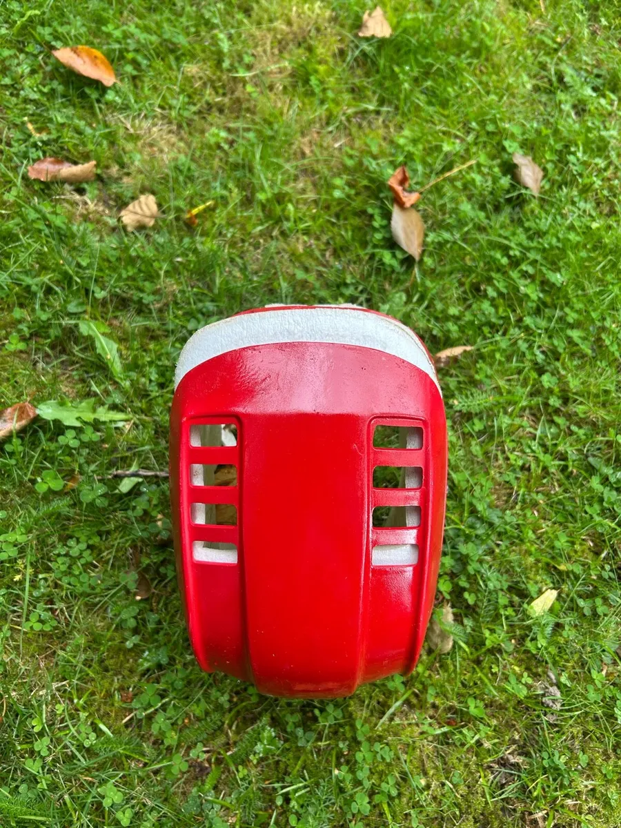 Red oldstyle cooper helmet - Image 3