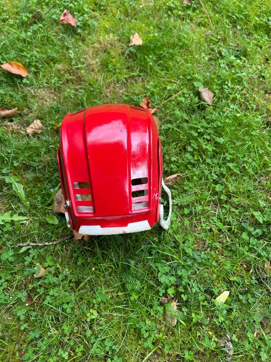 Red oldstyle cooper helmet - Image 4