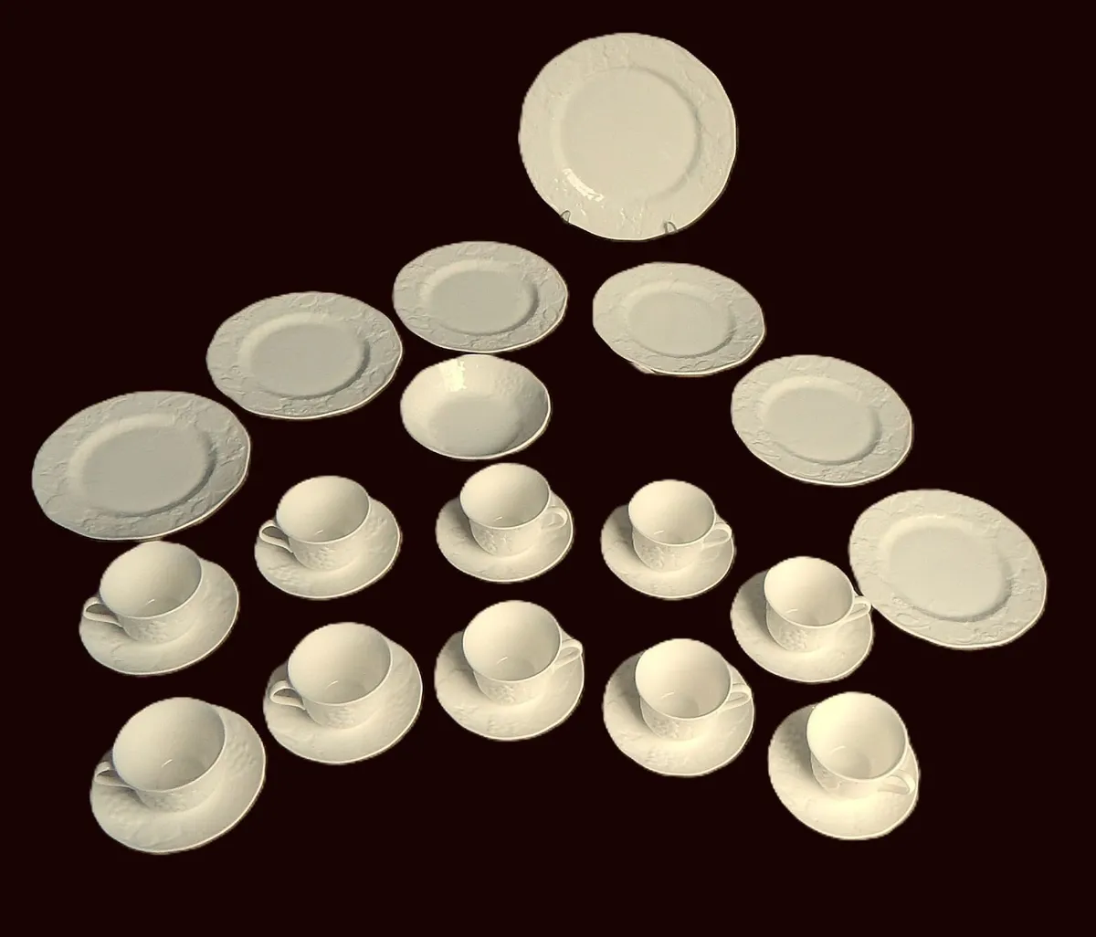 Wedgwood Bone China Strawberry & Vine Tableware - Image 1