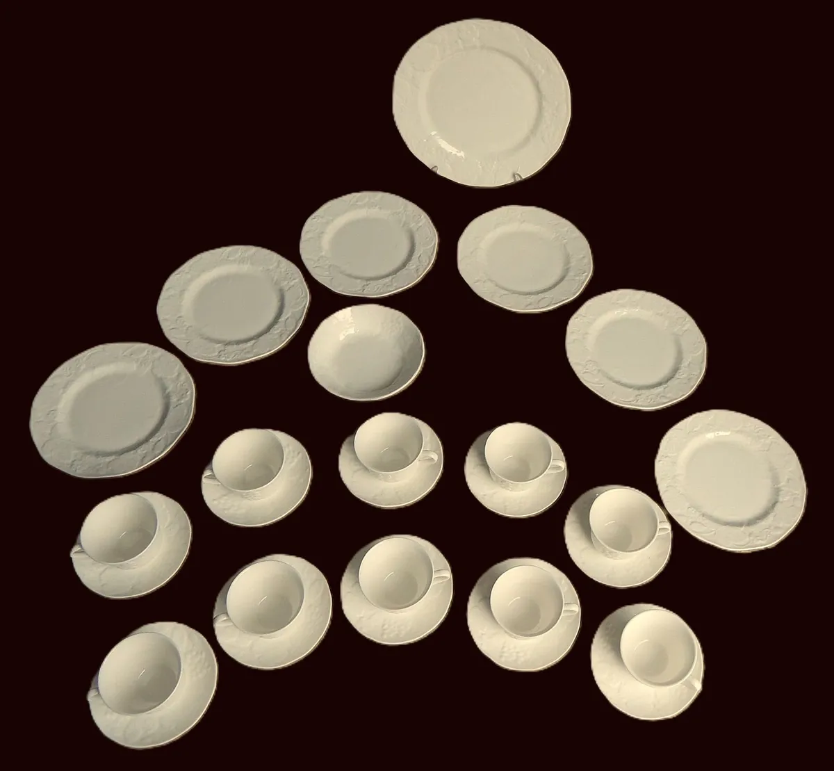 Wedgwood Bone China Strawberry & Vine Tableware - Image 2