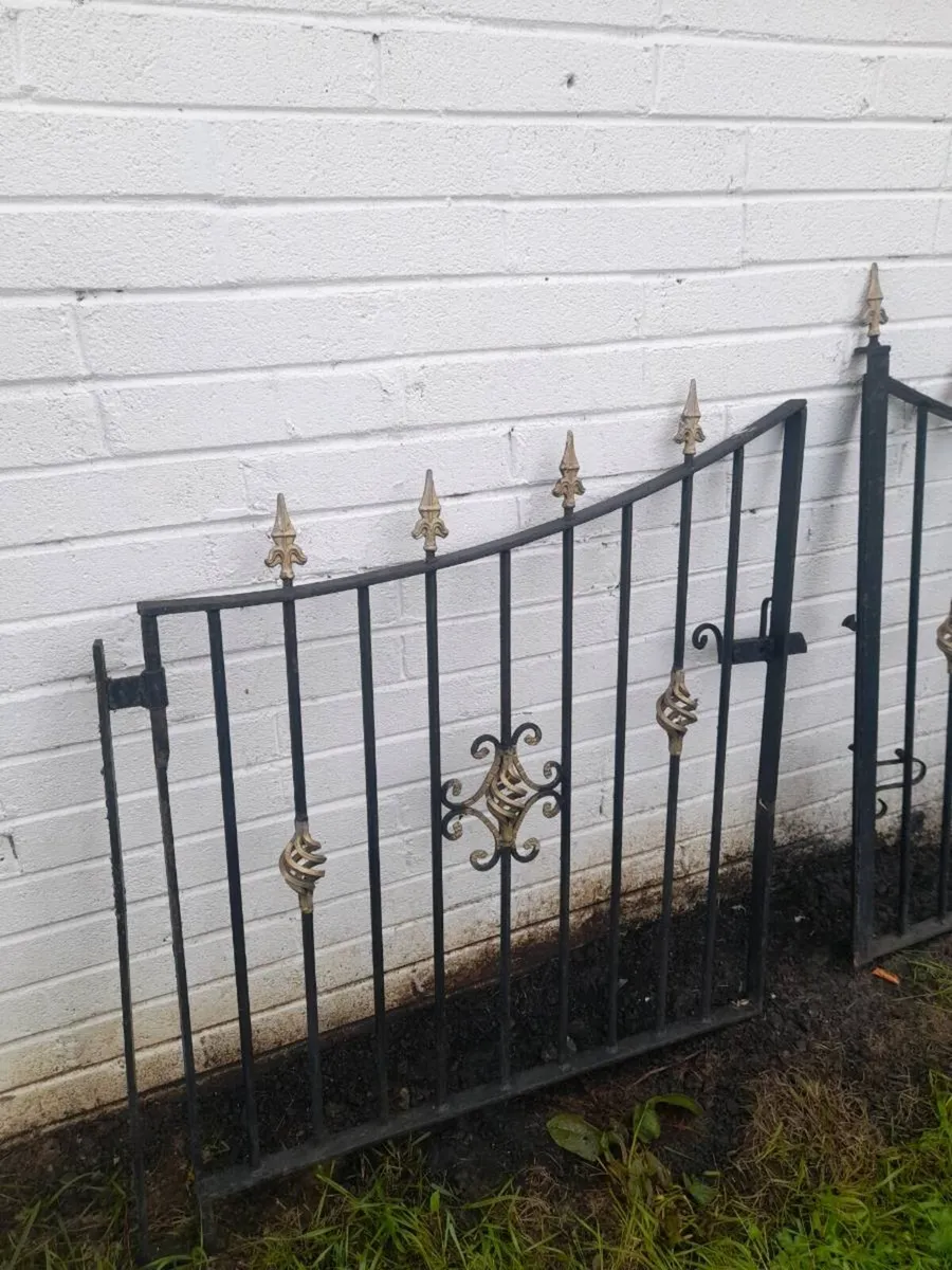 Set of gates for sale - Image 2