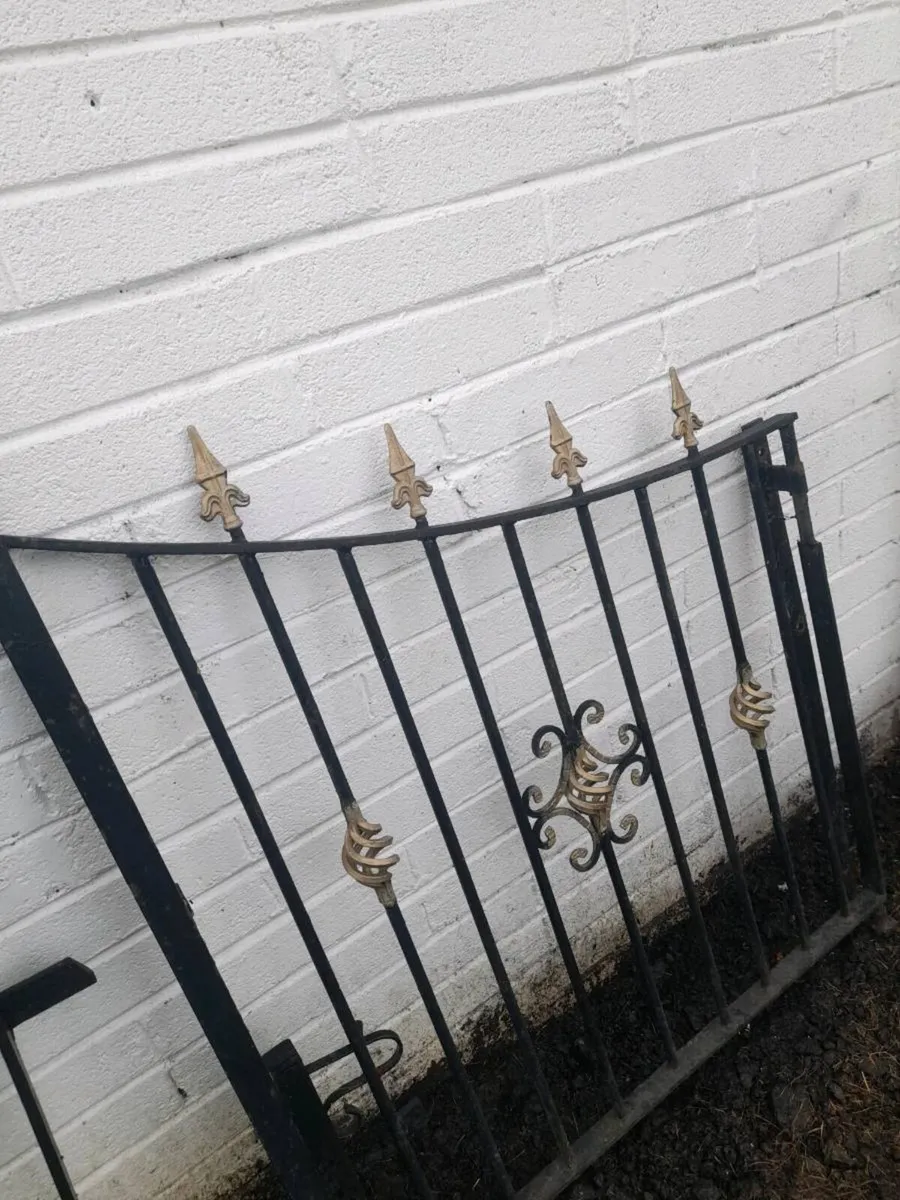 Set of gates for sale - Image 3
