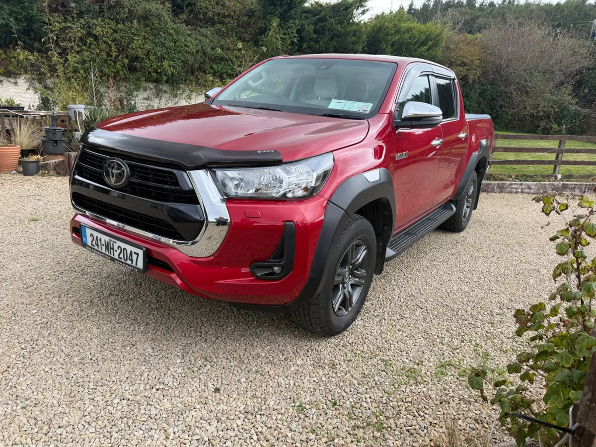 Toyota Hilux 2024 2.8 Automatic like new - Image 3